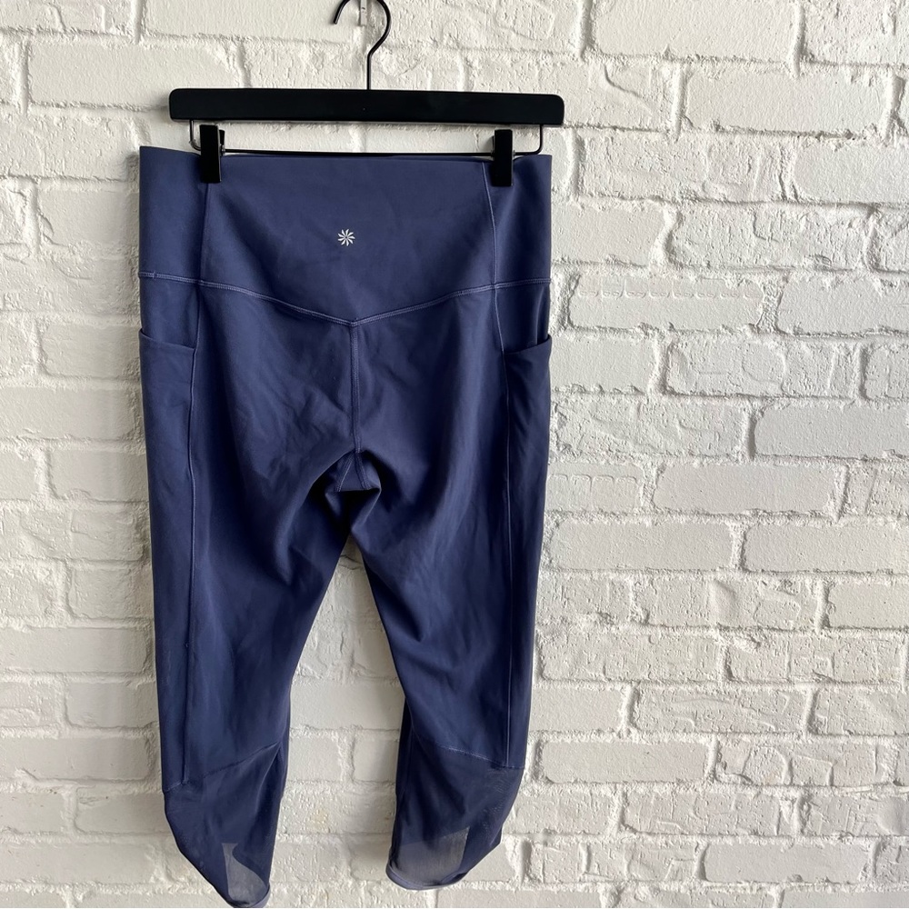 Athleta Salutation Stash Capri Leggings